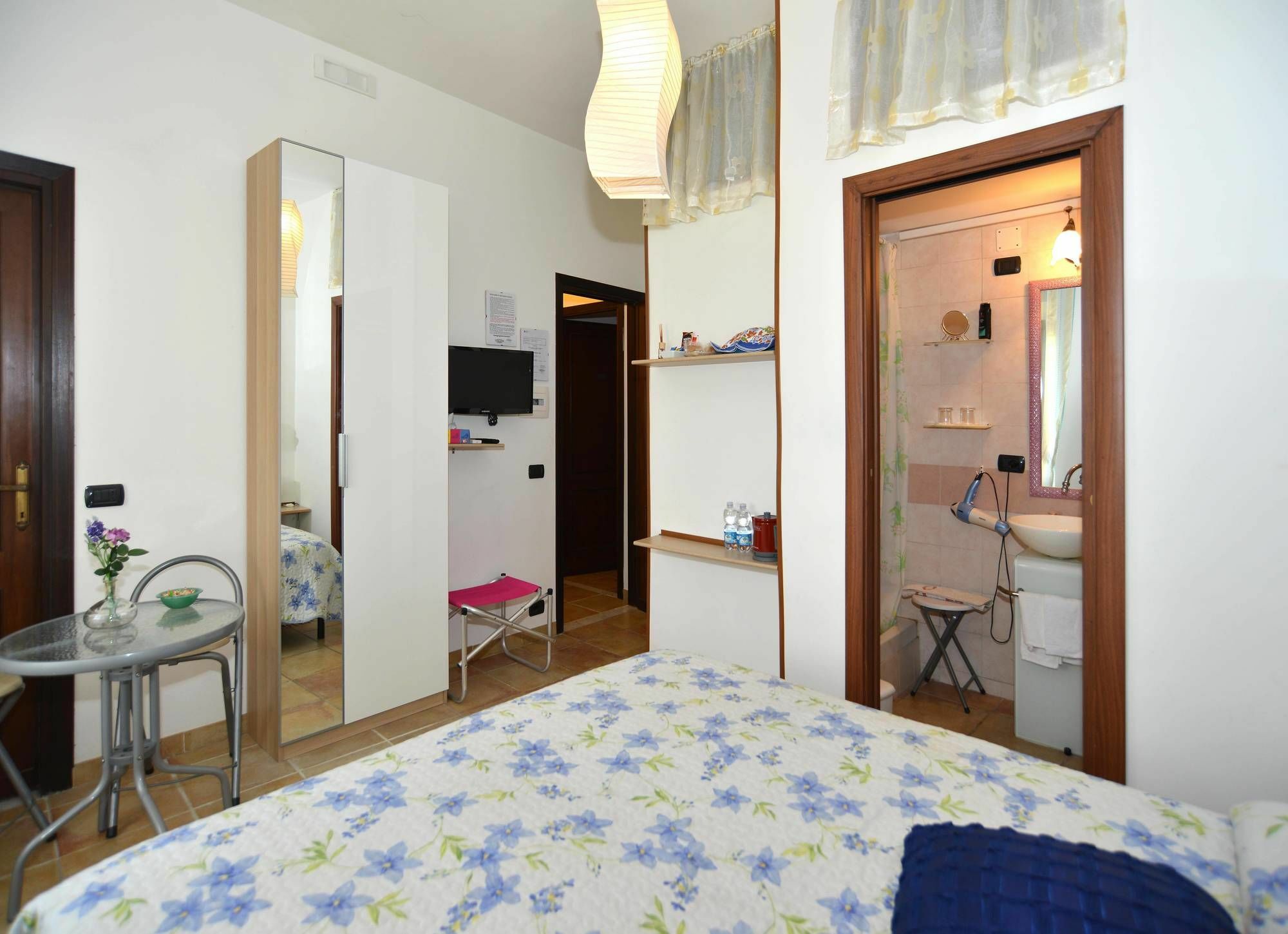 Bed and Breakfast La Finestra Di Umberto Vicino Al Centro Con Parcheggio Privato Viterbo Exterior foto